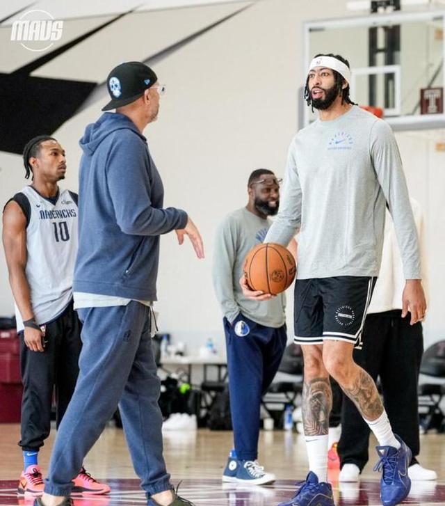 浓眉哥连续七场比赛得分超过反败为胜，湖人不断突破！引发球迷热议的简单介绍