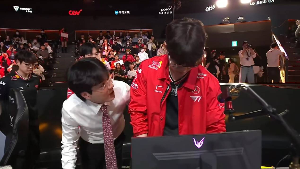 DWG教练压力巨大！，Faker遭遇十五持续失利热度持续攀升(faker退役了没)