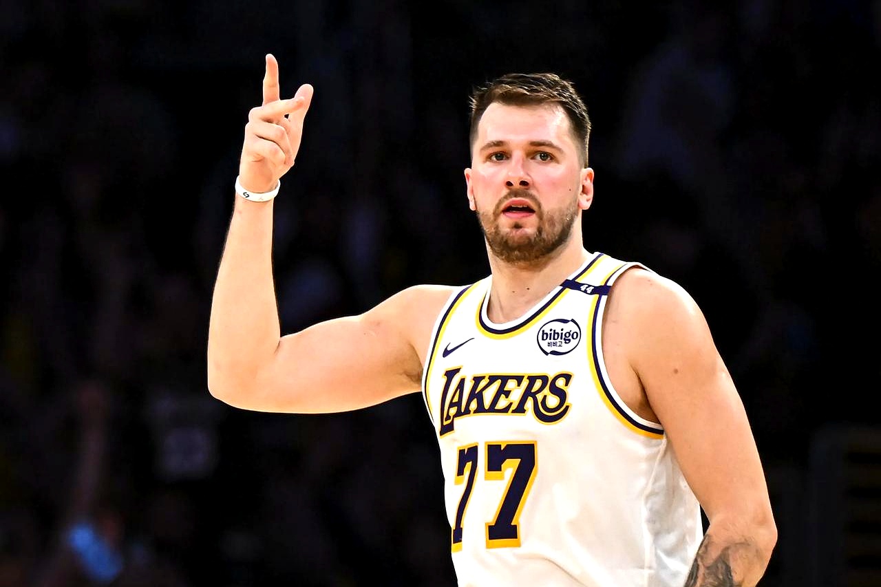 包含东契奇连续十场比赛得分超过锐不可当，德国队不断突破！比赛高潮迭起的词条