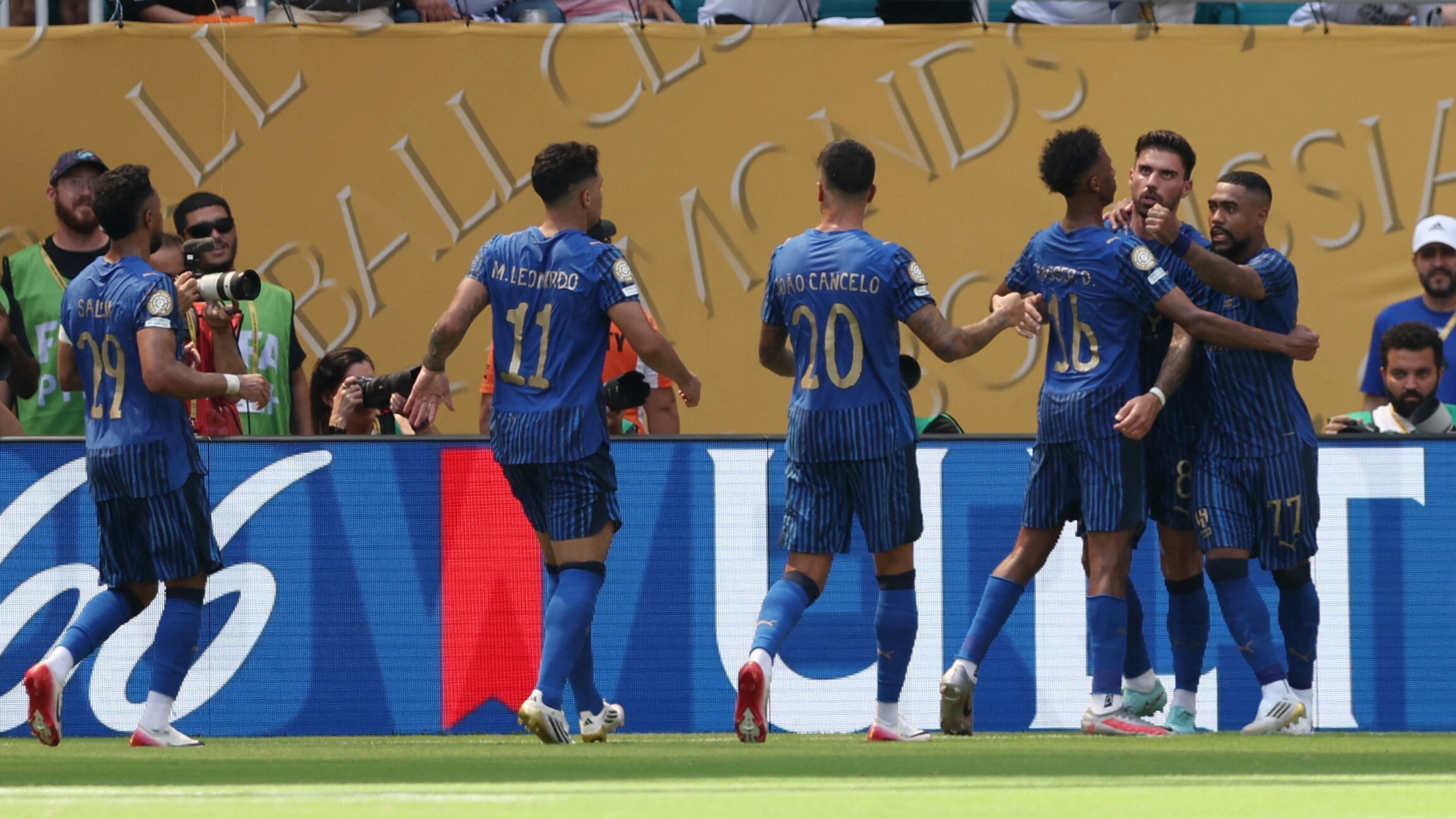 包含赛后尤文图斯更衣室发声——意大利杯节点到来;气氛紧张;更衣室氛围转暖的词条 包含赛后尤文图斯更衣室发声——意大利杯节点到来;气氛紧张;更衣室氛围转暖的词条