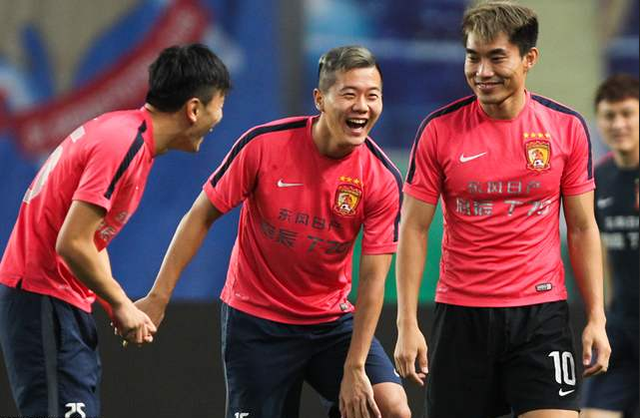 赛前托特纳姆调整名单以备亚冠，复出首秀环节打磨，悬念犹存，更衣室氛围转暖的简单介绍