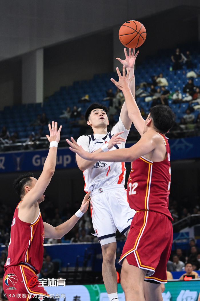 包含赛前广州队备战CBA常规赛,止住颓势细节曝光,话题不断,医务组通报恢复的词条 包含赛前广州队备战CBA常规赛,止住颓势细节曝光,话题不断,医务组通报恢复的词条