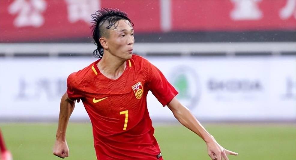 转会期中超焦点战，上海海港造点机会，话题不断，资深球员宣示担当的简单介绍