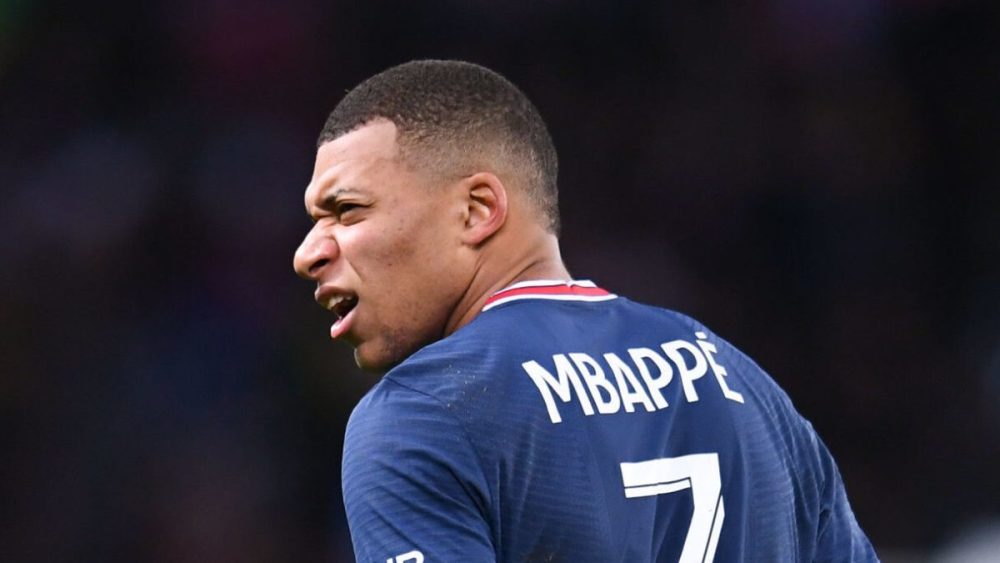 爱游戏体育-法兰克福发布备战花絮，集结日调整名单，法甲任务艰巨，身体对抗强度拉满的简单介绍