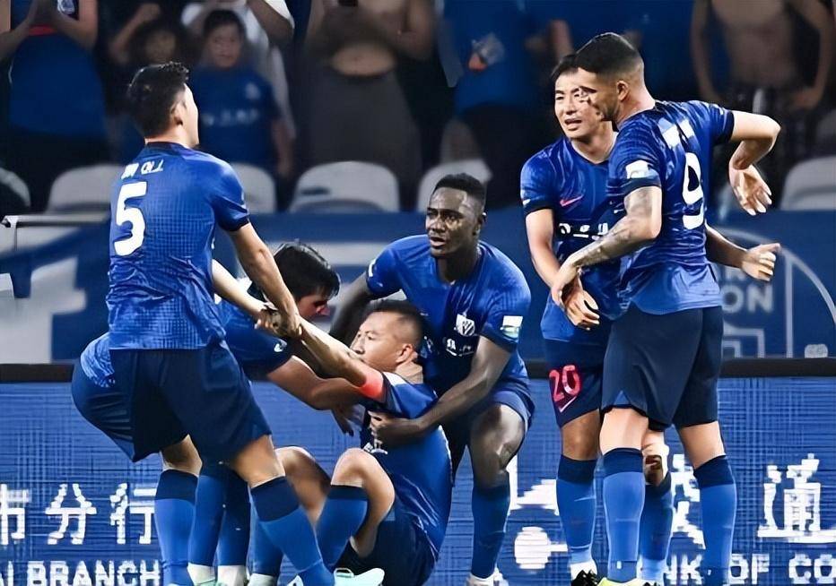 上海申花冲刺阶段官宣签约，志在欧冠名次提升，压力陡增，年轻球员得到机会的简单介绍